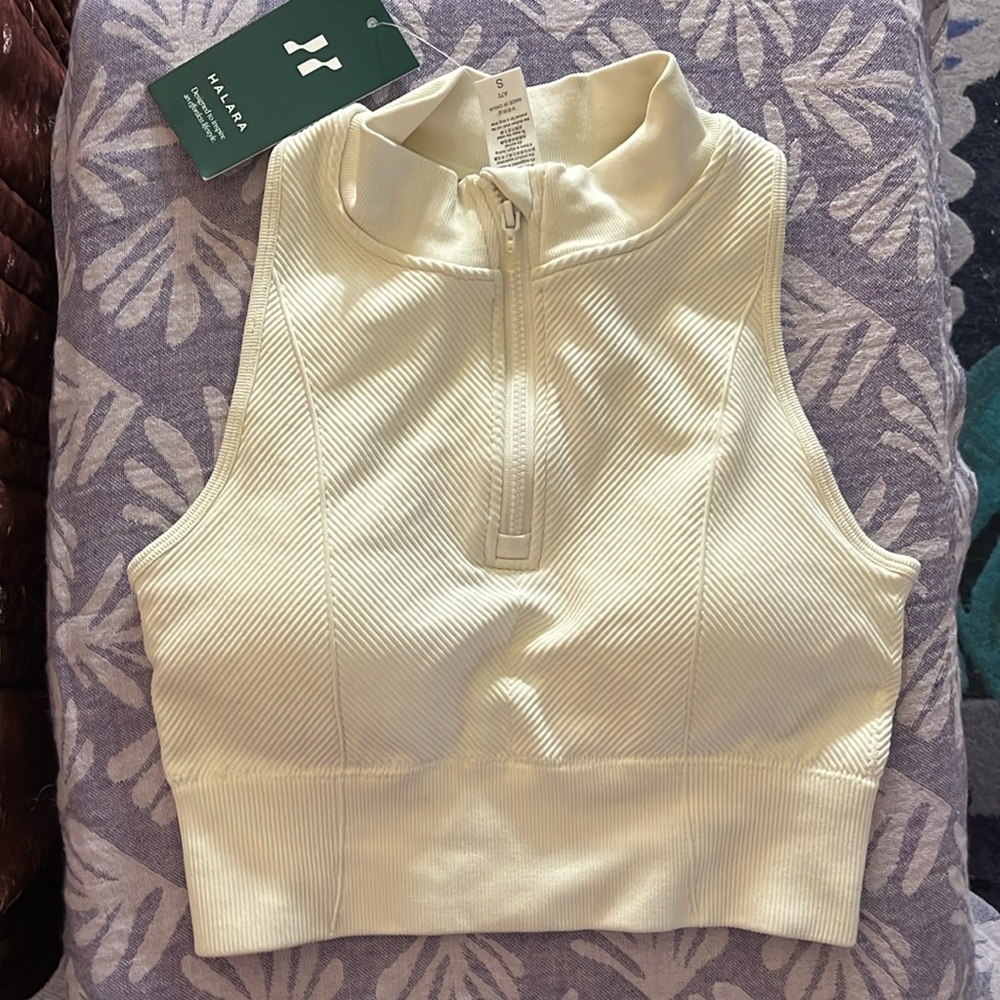 Halara sports bra